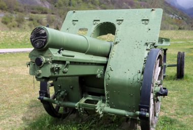 Birinci Dünya Savaşı'nda kullanılan eski İtalyan savaş topu