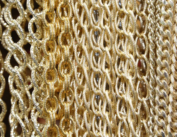 Collares y cadenas doradas f — Foto de Stock