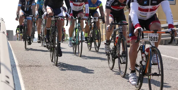 Vicenza, VI, Itália - 30 de abril de 2017: Grupo de ciclistas — Fotografia de Stock