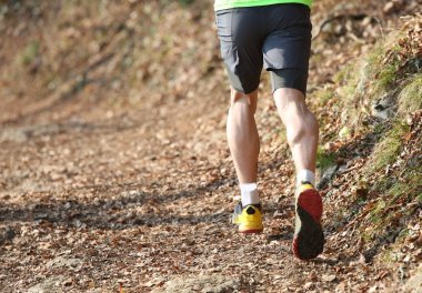 Sit sırasında atlet Runner arkadan kaslı bacakları