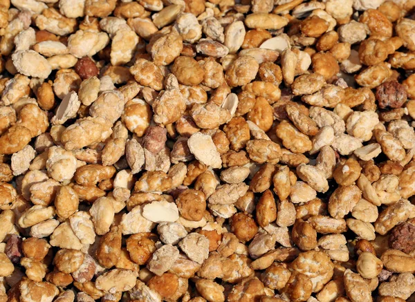 Fundo com lotes de amendoim torrado e coberto com cozido — Fotografia de Stock
