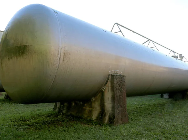 Großer zylindrischer Tank — Stockfoto