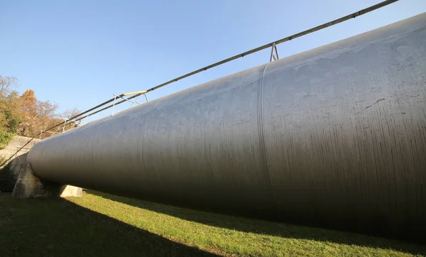 Gigantic steel pipe for the transport of gases or petroleum unde — Stock Photo, Image