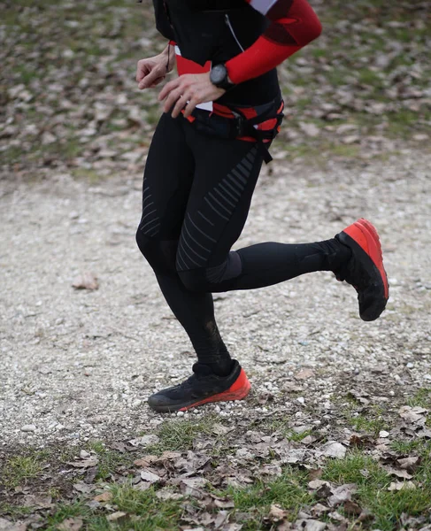 Loper loopt tijdens de race met sportkleding — Stockfoto