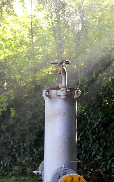 Válvula de cierre para cerrar el gas de un gasoducto que pasa t — Foto de Stock