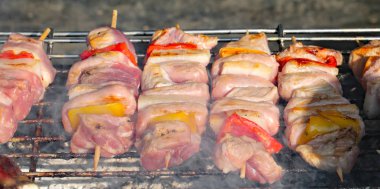 pişirme et şiş ızgara biber ile