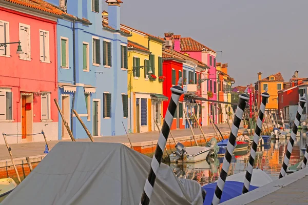 Häuser auf der Insel Burano — Stockfoto