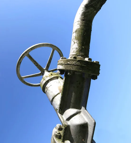 Torneira grande para fechar a tubulação industrial — Fotografia de Stock