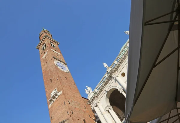 Tower of an ancient palace called Torre Bissara in Vicenza City — Stock Photo, Image