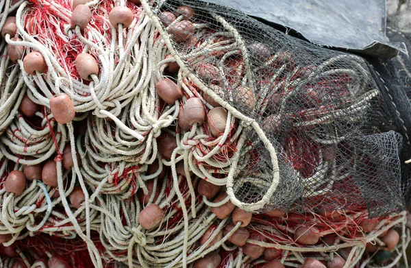 Fondo de flotadores y redes de pesca utilizadas por los pescadores — Foto de Stock