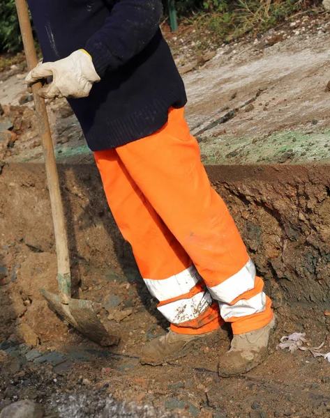 Man with high visibility clothing while working for laying techn — Stock Photo, Image