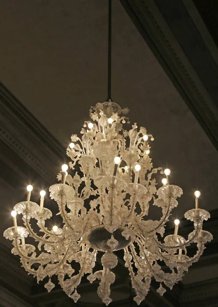 Lustre en verre dans le style Murano — Photo