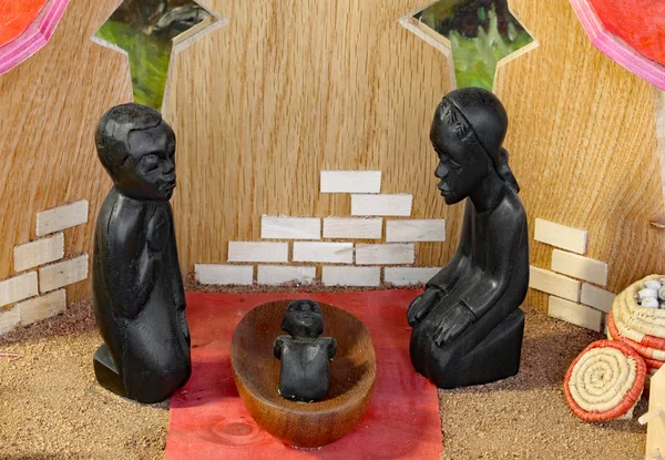 Presepe Congo con Sacra Famiglia intagliato su legno nero — Foto Stock