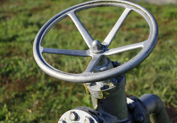 Detalhe da válvula de segurança para fechar o fluxo na indústria — Fotografia de Stock