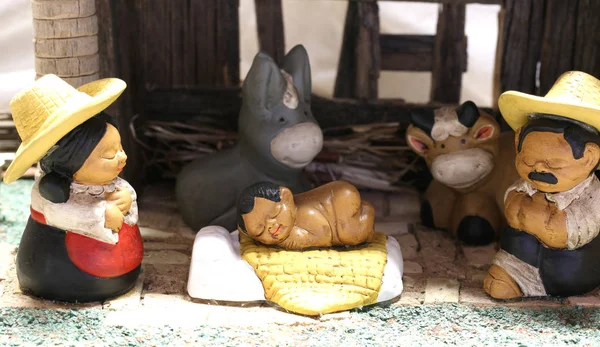 Mexican Nativity set with the holy family with the statues of th — Stock Photo, Image