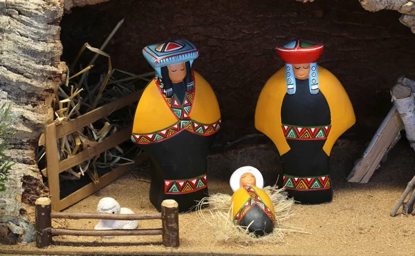 Мексиканская рождественская сцена со святой семьей в южноамериканском стиле — стоковое фото