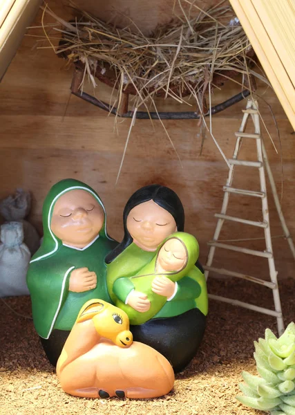 Julkrubba med den heliga familjen från Bolivia i Latin Amerika — Stockfoto