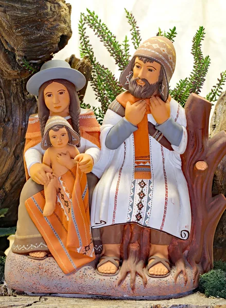 Mom dad and son with Peruvian clothes that symbolize the Holy Fa — Stock Photo, Image