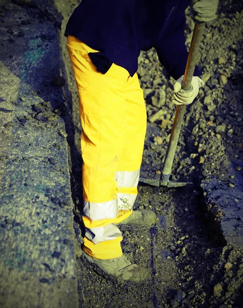 도 콘에 작업 하는 동안 높은 시정 의류 노동자 — 스톡 사진