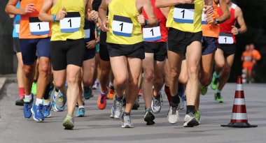 rayları ile 1 ile yazılı bib sayı maraton sırasında