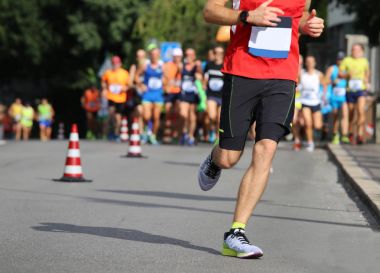 Runner maraton şehrin sokak çalışır