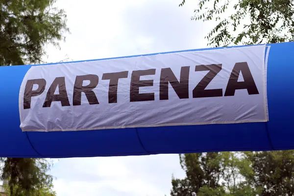 şişme portal ile büyük İtalyanca Partenza hangi bana yazılı