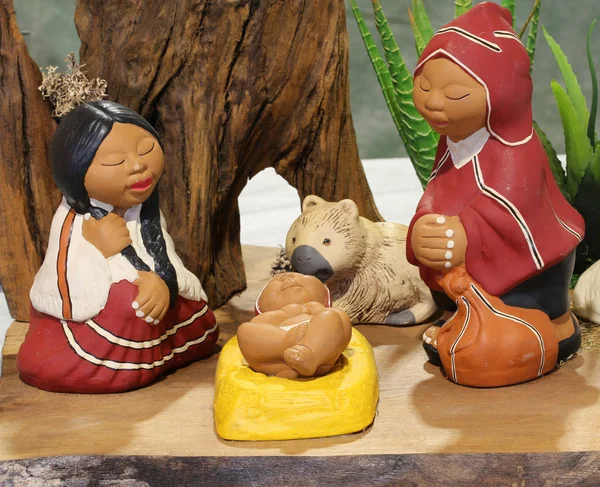 Рождественская сцена со святой семьей из Боливии на латиноамериканском языке — стоковое фото