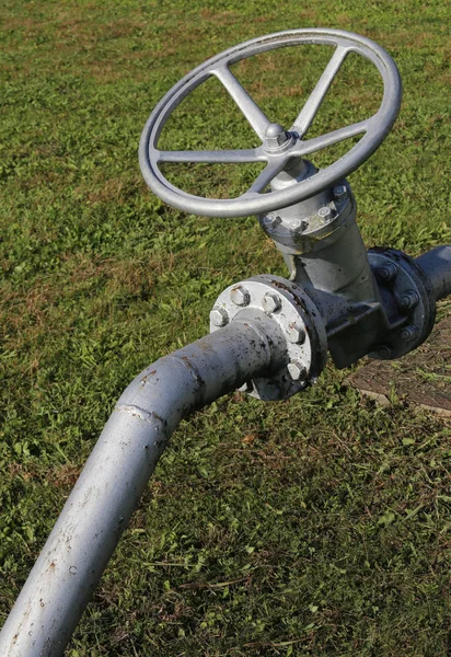 Uzavření ventilu potrubí průmyslového podniku — Stock fotografie