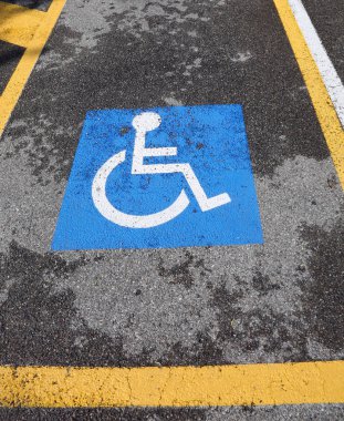 tekerlekli sandalye sembol bir araba ayrılmış Park