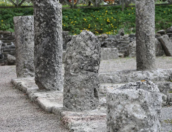 Gamla kolumner av ett romerskt tempel — Stockfoto