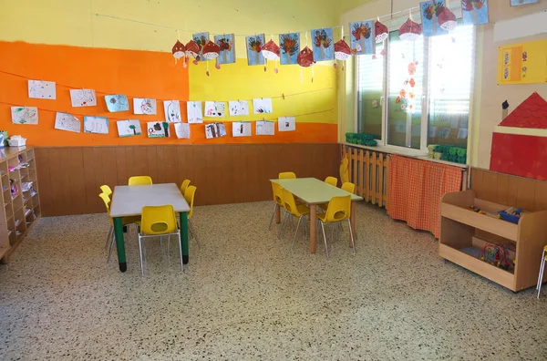 Innenraum eines Klassenzimmers — Stockfoto