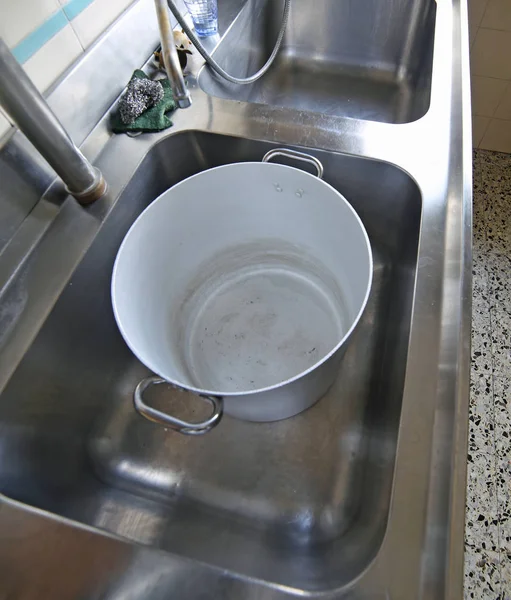 Large industrial sink of a restaurant for washing pots with a la — Stock Photo, Image