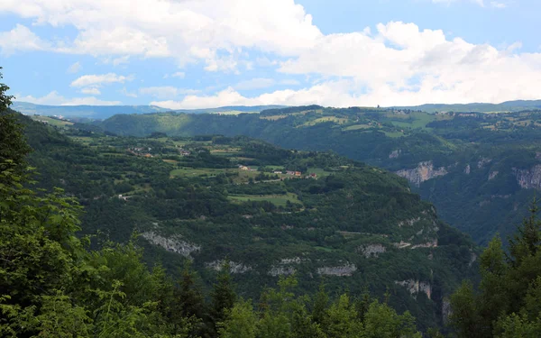 Panorama der berge des asiago dorfes in italien — Stockfoto