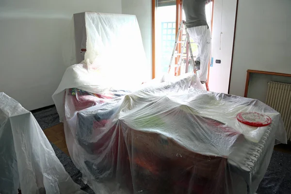 Living room of the house during painting of the walls — Stock Photo, Image