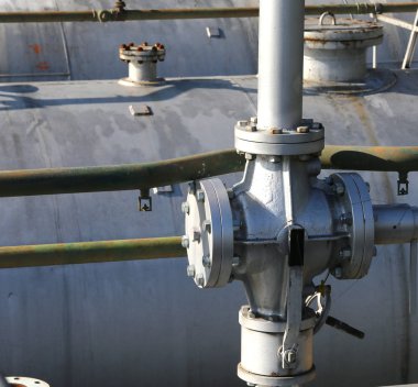 Depolama büyük yakıt tankı üzerinde büyük kapama valfi vardır