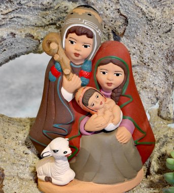 Perulu doğum sahnesi boyalı çanak çömlek içinde Kutsal Aile ile