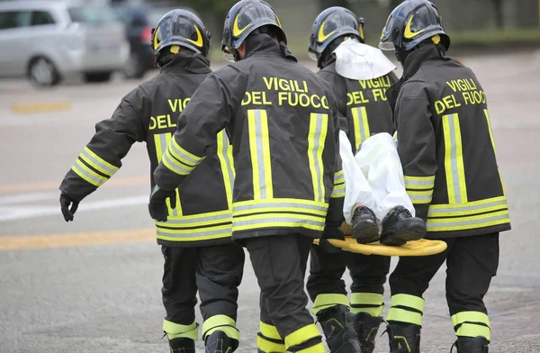 Italian firefighter team uniform with firefighters text while he — Stock Photo, Image