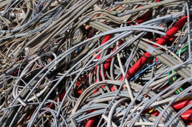 arka planını geri dönüştürülebilir bir ma birçok terk edilmiş elektrik telleri