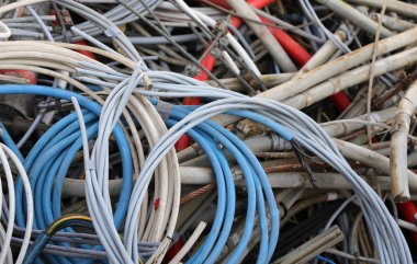 bakır kablolar plastik yalıtım çöplükte kirletici ile bir
