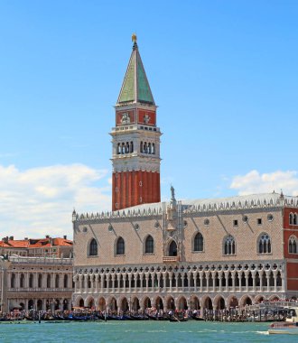 Venedik İtalya Campanile Saint Mark ve Ducal Sarayı'yla doğurur