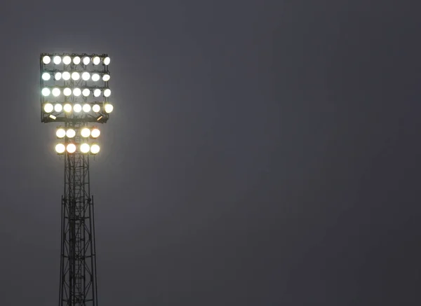 Muchas luces brillantes de una torre — Foto de Stock