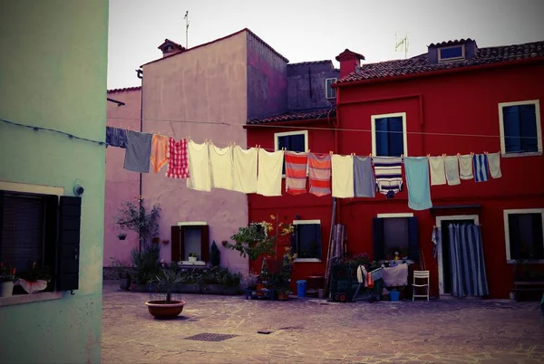 Burano ist eine berühmte insel in der nähe von venedig in italien — Stockfoto