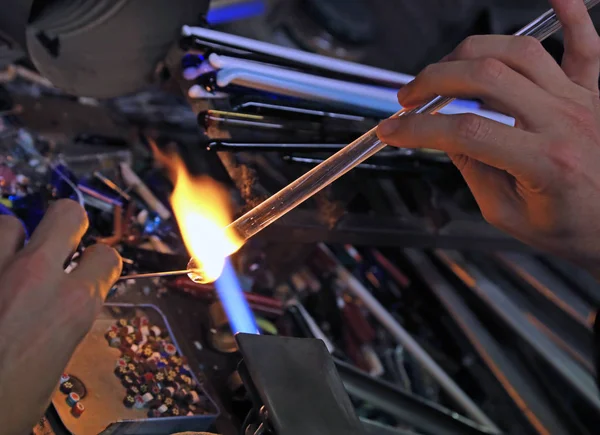 Erime ve çok yüksek ile cam şekillendirme sırasında cam-maker