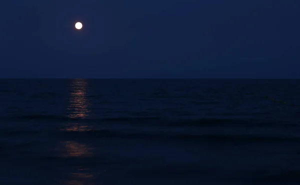 Vollmond bei Nacht — Stockfoto