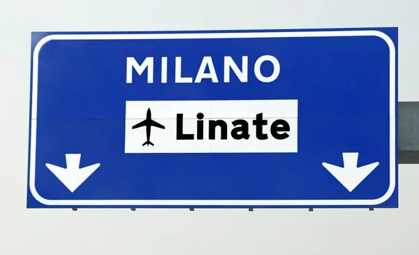 Gran indicación para el aeropuerto de Milán llamado Linate —  Fotos de Stock