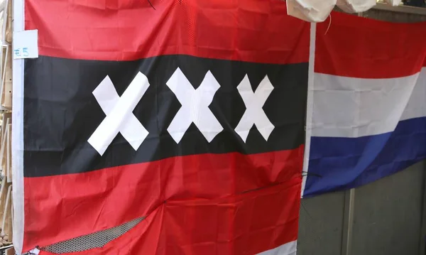 阿姆斯特丹城市的旗子与3大 X — 图库照片