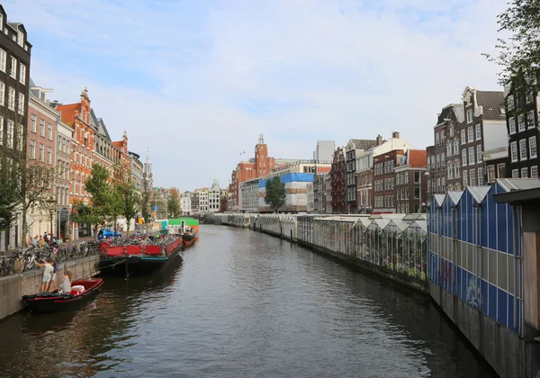 Famoso Canal Singel em Amsterdã — Fotografia de Stock