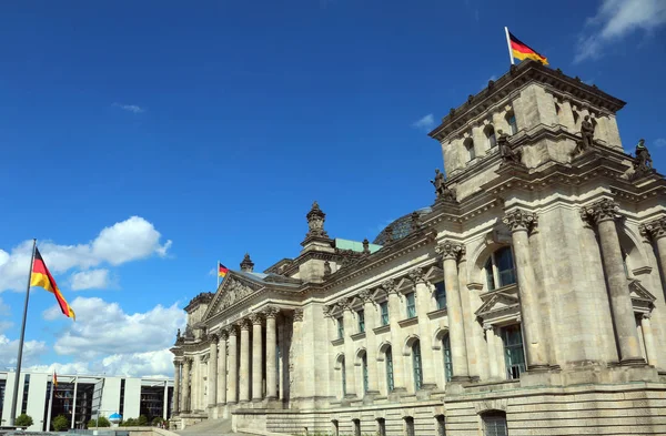 ドイツの議会の宮殿と呼ばれる reichstag の市 — ストック写真
