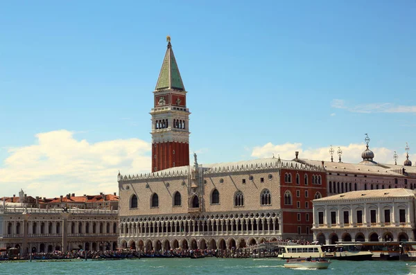 VENECIA Italia Campanile de San Marcos y Palacio Ducal fotografias —  Fotos de Stock