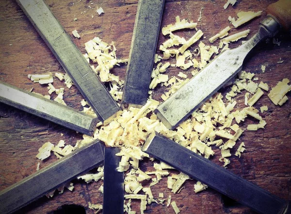 Blade of sharp chisels with sawdust and vintage effect — Stock Photo, Image